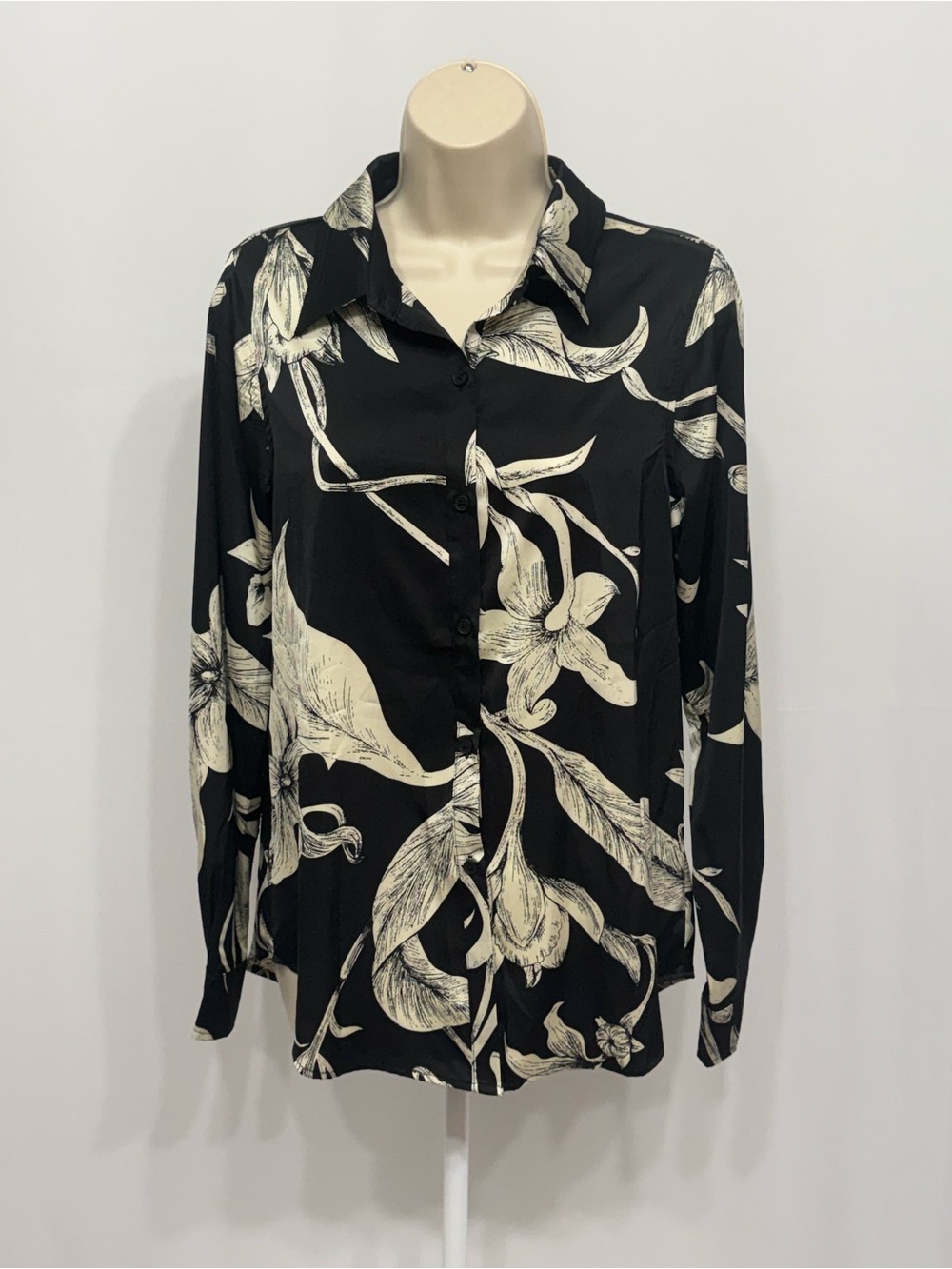 Lulus Women’s Black Floral Print Button Up Long Sleeve Collared Blouse Small